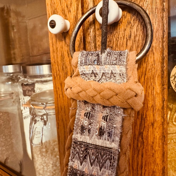 NWOT Braided sz 9 Tan and Gray Belt with Metal Buckle 42” long end to end - Picture 2 of 7